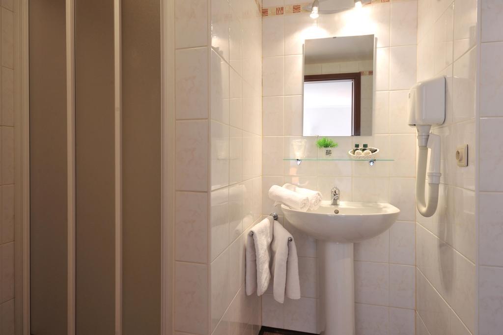 Du Perron Hotel 3*
